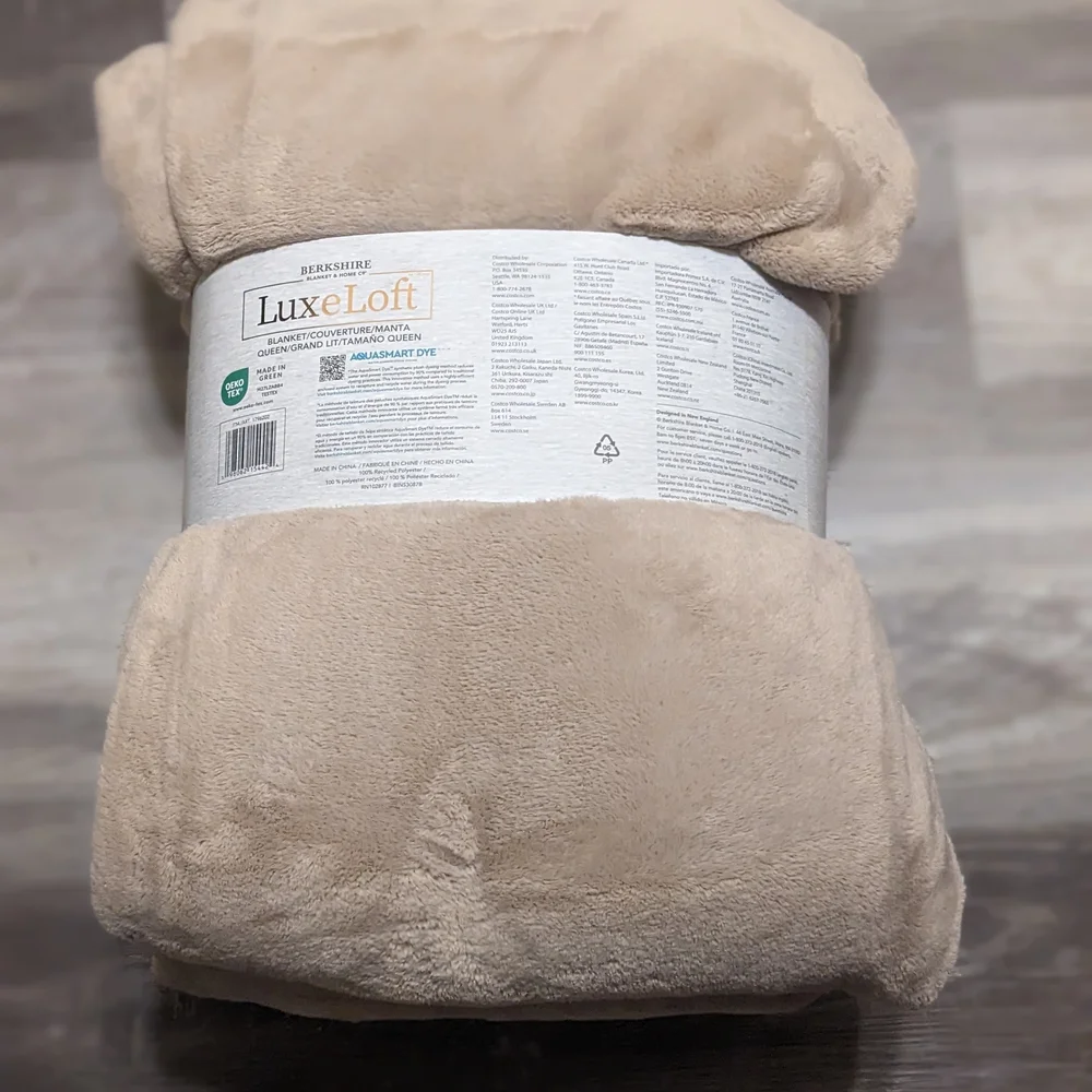 Berkshire LuxeLoft Plush Beige Blanket - Picture 3 of 3